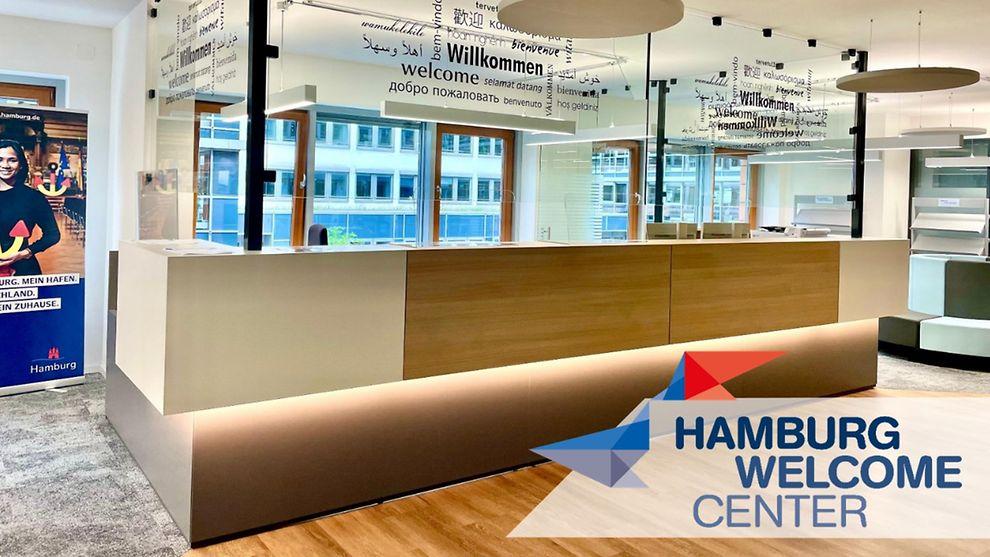 Der freundlich gestaltete Empfangsbereich mit Tresen des Hamburg Welcome Center